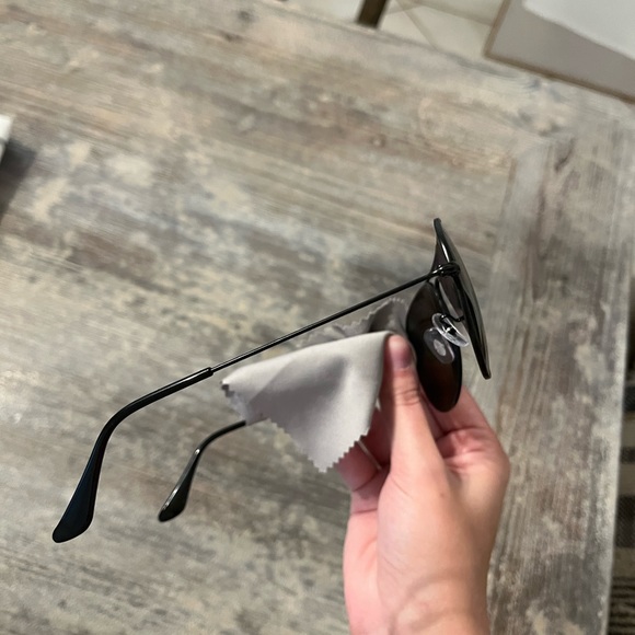 Black ray ban sunglasses - Picture 5 of 8